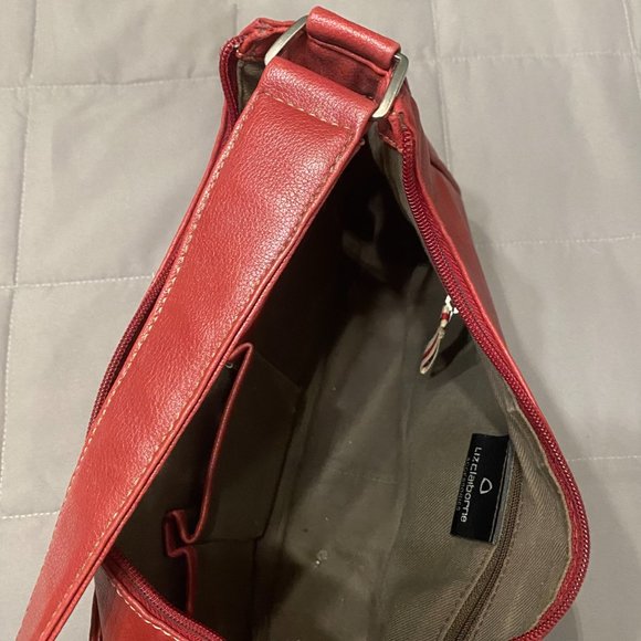 RED LIZ CLAIBORNE SMALL SHOULDER BAG - VERY CUTE - Picture 4 of 5